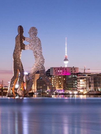 Panorama de la skyline de Berlin au coucher du soleil lors d'un séjour linguistique en Allemagne.