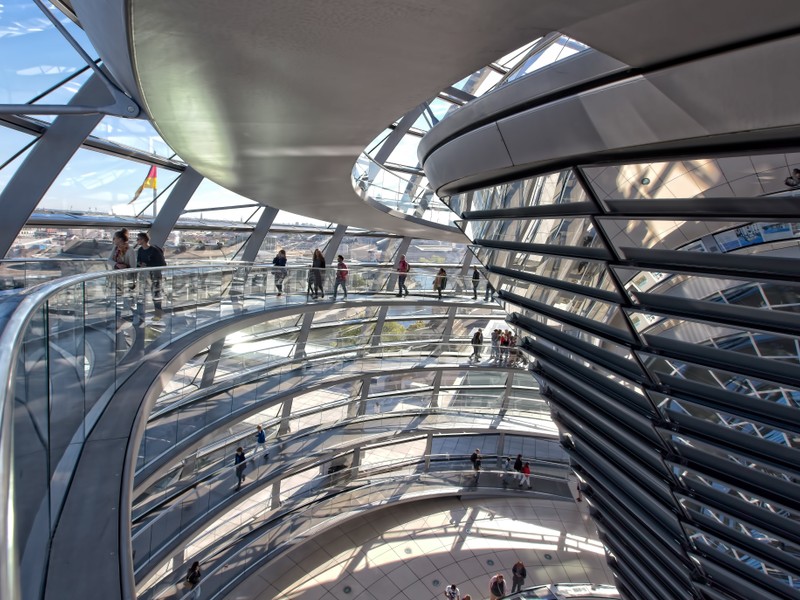 Intérieur du dôme du Reichstag lors d'un séjour linguistique à Berlin.